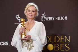 No Globo de Ouro, Jean Smart e outros artistas fazem protesto contra o ICE