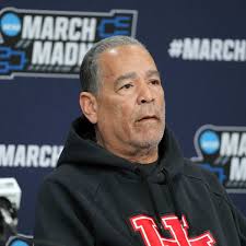 Kelvin Sampson Corrects Reporter on Gonzaga Pronunciation
