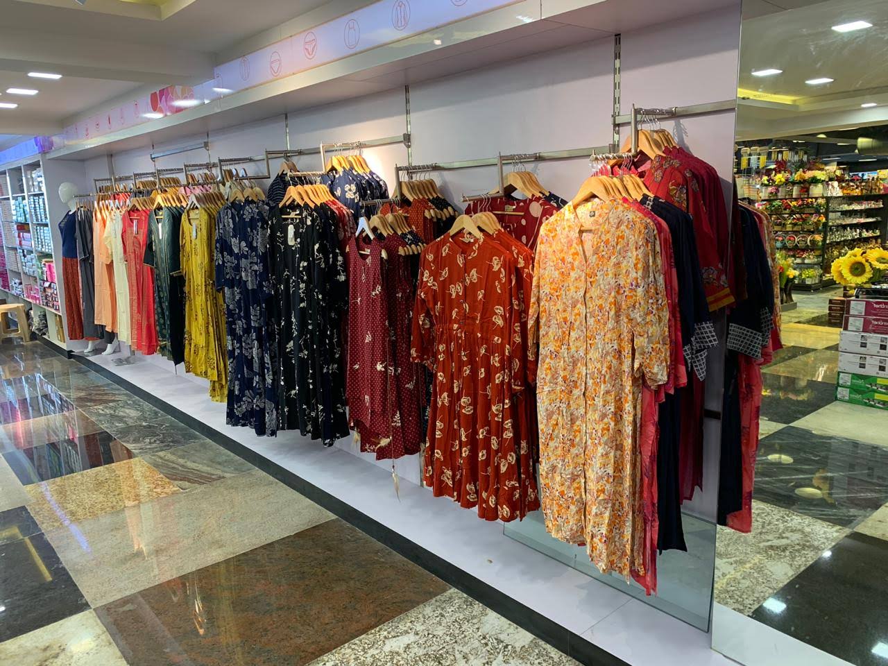 CLOTHING RACK