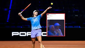 Debiut nowego trenera Świątek. Tylko spójrz, kto siedzi obok niego