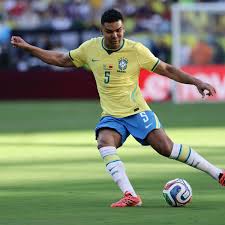Inter Miami anuncia contratação de Casemiro para jogar ao lado de Messi