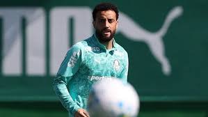 Especulado em Botafogo e Internacional, Felipe Anderson recebe quase R$ 2 milhões por mês no Palmeiras
