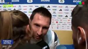 Messi cumprimenta jornalista com beijo no rosto e cena viraliza; entenda