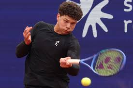 Shelton evita derrota prematura e passa pela estreia em Munique