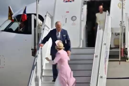 King Charles falters climbing Air Force One steps — again ...