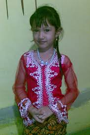 Hasil gambar untuk contoh model kebaya anak modern