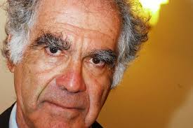 Morre o historiador italiano Carlo Ginzburg, autor de "O Queijo e os Vermes", aos 87 anos
