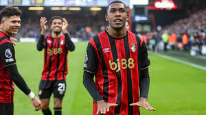 Rayan marca em estreia como titular na Premier League e salva Bournemouth contra Aston Villa