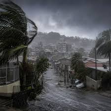 Civil Defense issued a storm alert with risk of flooding in Santa Catarina, and intense rain may hit the state between Tuesday and Wednesday with wind gusts and hail.