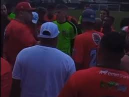 Torcida do Velo cobra elenco antes de jogo com Santos: "Se for para tirar o Neymar da Copa, tira"