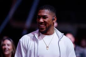 جوشوا يعود إلى حلبات الملاكمة بخوض نزال أمام برينجا في الرياض