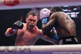 Oscar De La Hoya Says Canelo Alvarez Is “Taking the Money and Running”