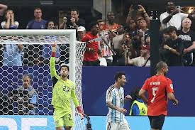 🎥 Did he put Messi off? YouTuber goes wild in the stadium