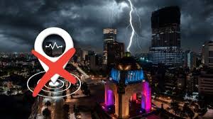 ¿La ira de Thor? Fuerte rayo ‘estremece’ la CDMX durante fuertes lluvias de este miércoles