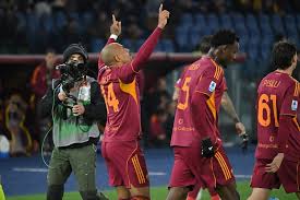 Napoli heeft het lastig tegen Roma, dat al vroeg op voorsprong komt via Malen