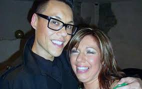 Fashion consultant Gok Wan cuddles care worker Dawn Mason after helping her with sort out her wardrobe in Gok&#39;s Fashion Fix. Photo: Channel 4 - gok_wan_dawn_mason_1381926c