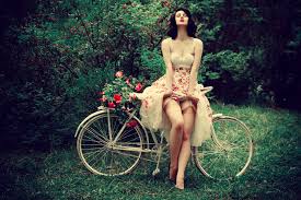 Αποτέλεσμα εικόνας για ΓΥΜΝΕΣ ΜΕ ΠΟΔΗΛΑΤΑ