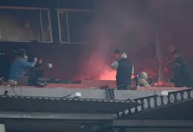 Clásico Uruguayo: Bengala Náutica Hiere a Policía y Desata Polémica - Imagen principal del artículo