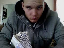 David Leadbeater cockily stares into the camera holding a wad of £20 notes. The pair sold stolen cars to contacts in London - article-2312462-19693AA0000005DC-118_634x471