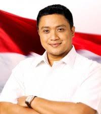 cnMantan Sekretaris Daerah (Sekda) Pemerintah Provinsi Jawa Barat Lex Laksamana resmi menjadi calon wakil gubernur mendampingi Dede Yusuf. - 4891403_20121109120733