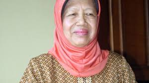 COM, SOLO- Sudjiatmi Notomihardjo (72), ibunda Jokowi, berpesan kepada puteranya agar lebih berhati-hati dalam bekerja, apalagi sudah ditunjuk oleh PDI-P ... - ibunda-jokowi-ok
