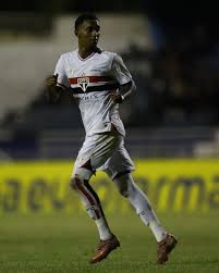 Lucyan: lateral do São Paulo na Copinha vira garçom decisivo | Ge