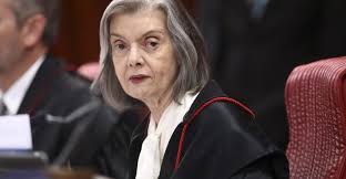 Cármen Lúcia mantém ação parada no STF há 13 anos