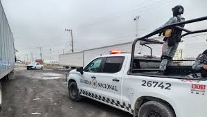 Aseguran más de un millón de litros de posible combustible en Cadereyta, NL