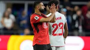 Egypt star Mohamed Salah leaves 1-1 World Cup draw with Iran due to left knee injury