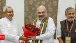 Nitish Kumar hosts dinner chief
