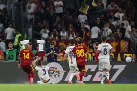 Roma-Fiorentina, protestas de la Fiorentina por el primer gol de Malen. Marelli: «Era falta»