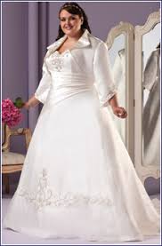 Resultado de imagem para novos modelos de plus size para noivas