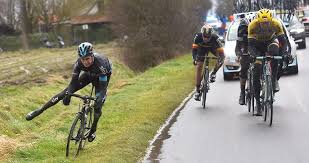 Risultati immagini per CICLISMO GRUPPO SPEZZATO