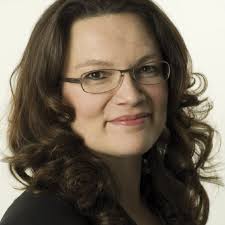 Andrea Nahles, MdB. 42_450 Stellvertretende Bundesvorsitzende, SPD. “Mein EIFELschatz ist die Nähmaschine, und zwar aus folgendem Grund: Ich habe auf dem ... - 42_450