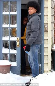 Résultat de recherche d'images pour "de blasio shovel"