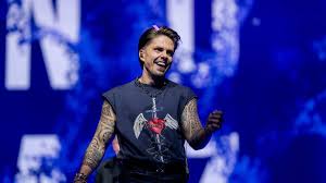 André Hazes deelt details ontmaagding op 13-jarige leeftijd: ’In een stapelbed met 19-jarige’