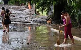 Lluvias torrenciales en Mazatlán dejan a más de 100 familias en la ruina total
