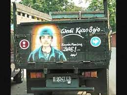 Hasil gambar untuk tulisan lucu di bak truk