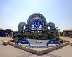 Image of SeaWorld San Antonio entrance