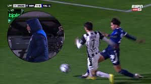 Gimnasia (M) vs. Talleres: polémico penal y furia de Sampaoli, que fue amonestado