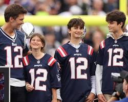 Image of Tom Brady with his kids