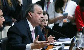 Relator da CCJ do Senado vota a favor da PEC do fim da escala 6×1; comissão vota texto na próxima semana