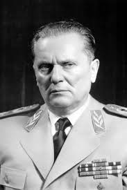 Josip Broz Tito / fot. z ‚Dolenjski list&#39; 03.07.1963 CC-BY-SA-3.0. Celem twórców – dziennikarzy i historyków Zvonimira Despota i Pero Simi&#39;ego jest ... - Josip_Broz_Tito_uniform_portrait