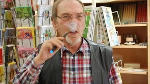 Dieter Voigt verkauft normalerweise Tabak und findet, dass die elektrische ...