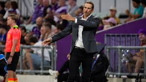 Adelaide United e Perth Glory: Desafio de Pressão e Estratégia na Liga Australiana