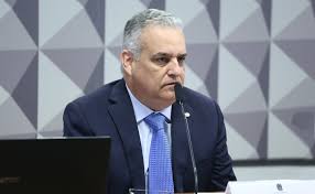 Flávio Bolsonaro anuncia deputado Alfredo Gaspar como vice na chapa dele à Presidência