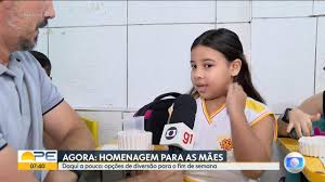 Menina se emociona em entrevista ao vivo sobre o Dia das Mães