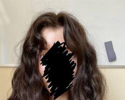 Image de Curly Hair with Curtain Bangs and Hairpins