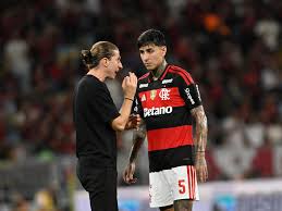 Indicado por Filipe Luís, Pulgar entra na mira do Monaco; entenda situação do volante do Flamengo