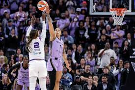 Gabby Williams leads defense, helps Valkyries win home opener